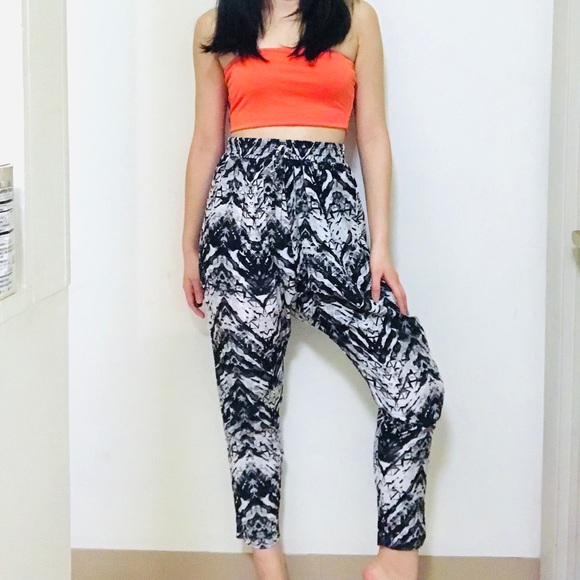 NEW Forever 21 Contemporary No Gray Area Harem Pants - Picture 1 of 5